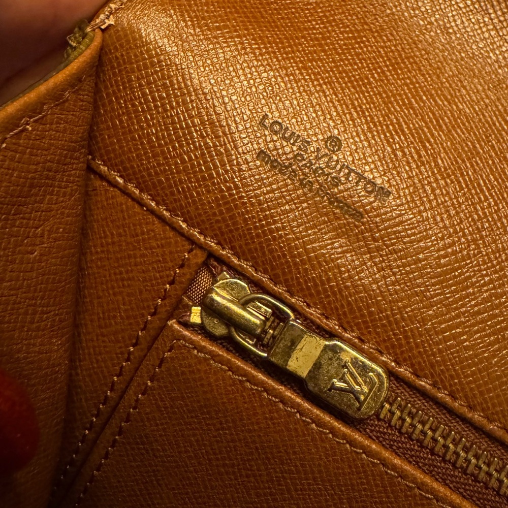 💯Guaranteed Authentic Louis Vuitton Monogram Clutch - Picture 8 of 9